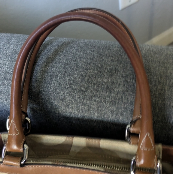 COACH SIGNATURE HAMPTON OPTIC HAND BAG. - Picture 7 of 16